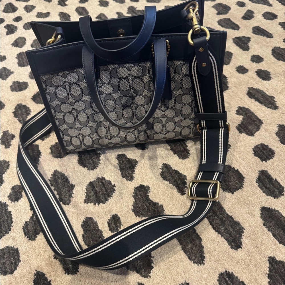 Coach Field Tote 30 - Picture 2 of 11